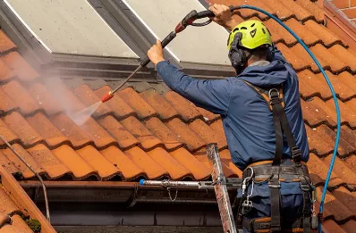 Démoussage et hydrofuge de toiture au Poët-Sigillat
